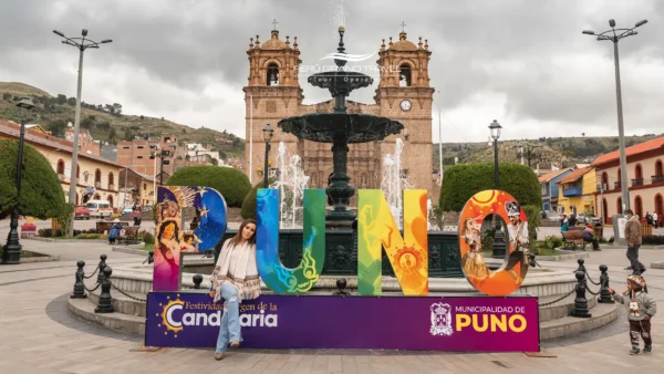 Vista panorâmica de Puno e do Lago Titicaca, destino final da rota saindo de Arequipa, Cusco ou Lima.