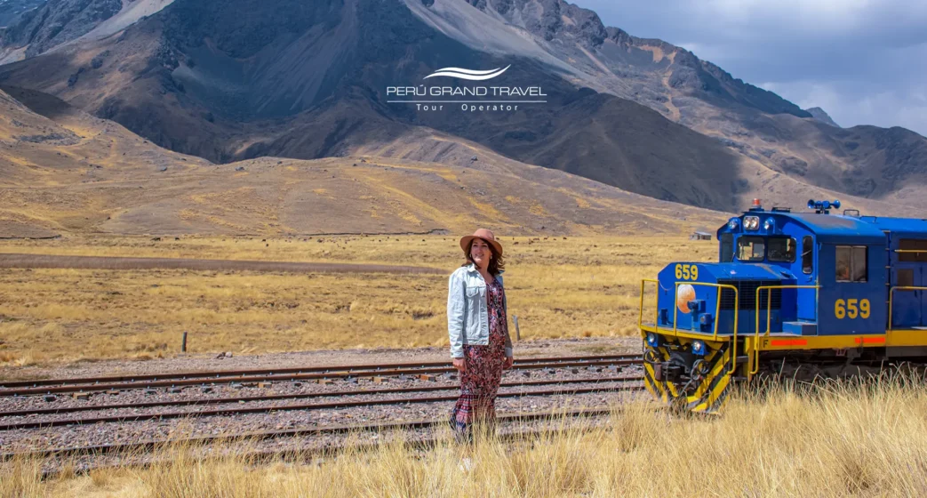 Trem de luxo cruzando os Andes a caminho de Puno com paisagens deslumbrantes.