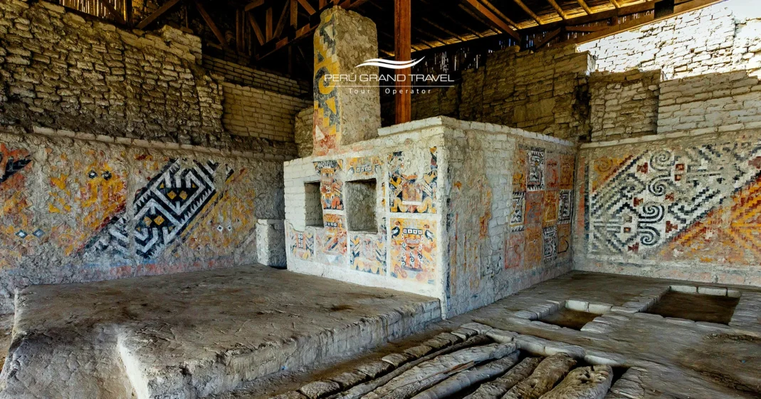 Complexo Arqueológico El Brujo, próximo a Trujillo, Peru, com murais moche coloridos no interior da Huaca Cao Viejo