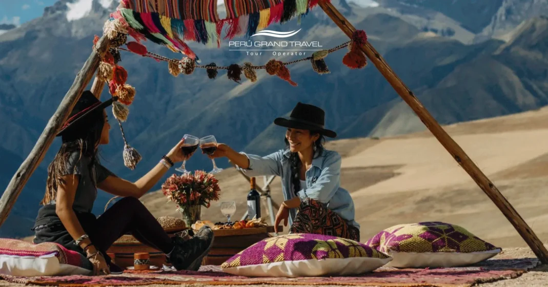 Família desfrutando de um piquenique no Dia do Trabalho no Peru