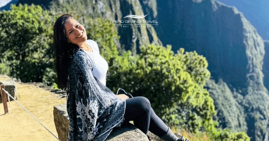 Look de viagem estiloso para a mãe em Cusco, Peru.