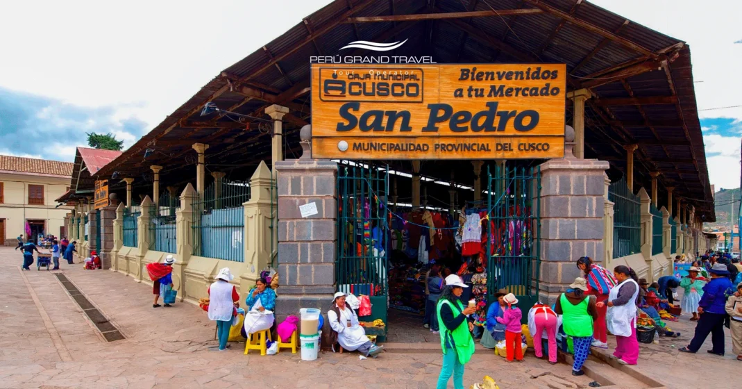 Mercado de San Pedro, Cusco, perto da praça principal, vendedores de todos os tipos, coisas para fazer no Peru