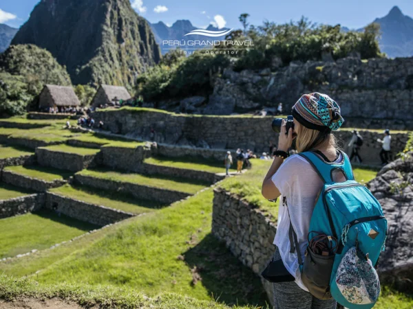 Pessoa em Machu Picchu, Pessoa na Trilha Inca, Pessoa na Entrada do Sol, Pessoa tirando fotos em Machu Picchu, Pessoa após a trilha em Machu Picchu