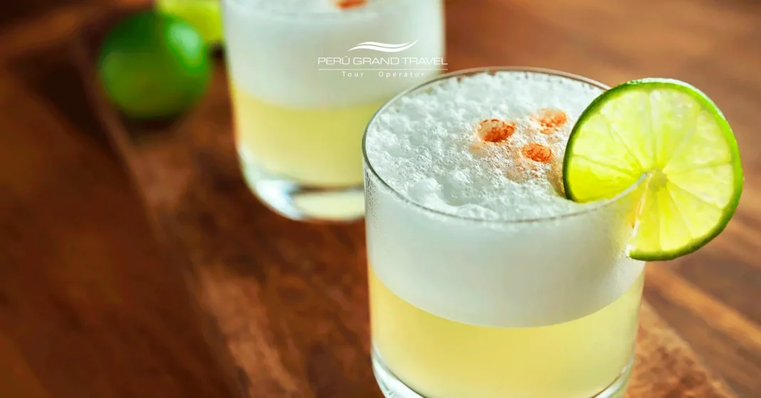 Pisco sour tradicional, pisco peruano, dia do pisco peruano, pisco sour com limão, degustação de pisco sour