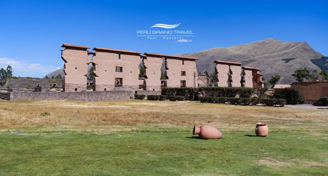 Sítio arqueológico de Raqchi, uma parada cultural na rota de Cusco a Puno.