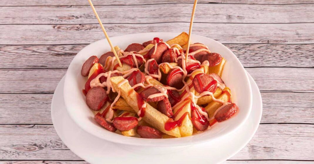 comida de rua peruana - salchipapa