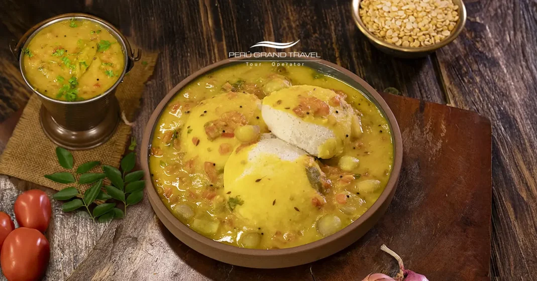 Shambar tradicional, sopa emblemática de Trujillo, Peru, feita com grãos, leguminosas, carnes defumadas e servida como prato típico das segundas-feiras