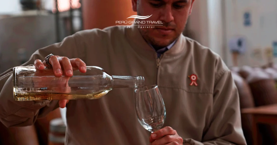 Sommelier oferecendo uma degustação de pisco, pisco peruano puro, pisco peruano em Ica