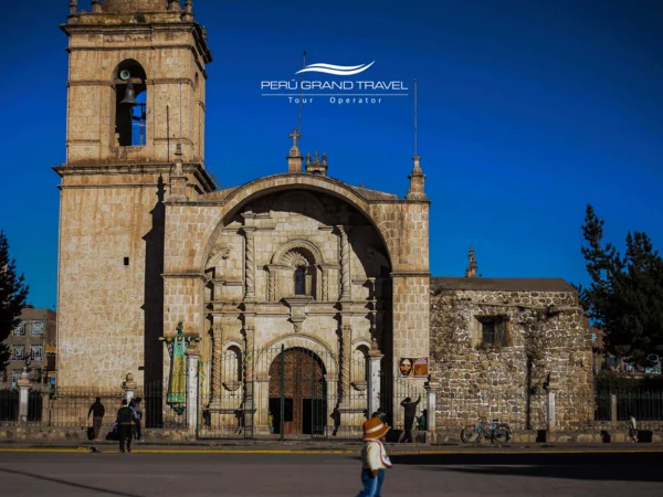 Templo da Merced em Puno, arquitetura, fachada