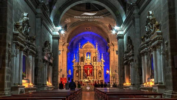 The Cathedral of Puno, Portada