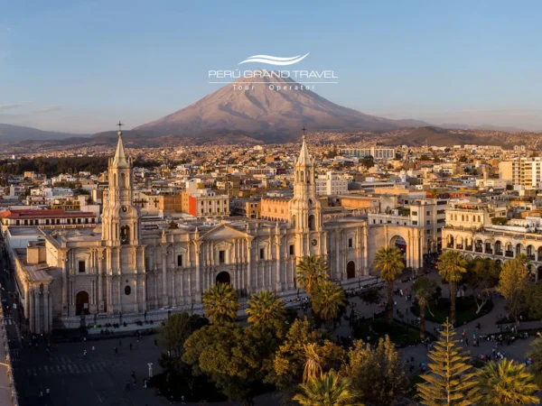 Tours de meio dia em Arequipa com uma vista aérea panorâmica da Cidade Branca