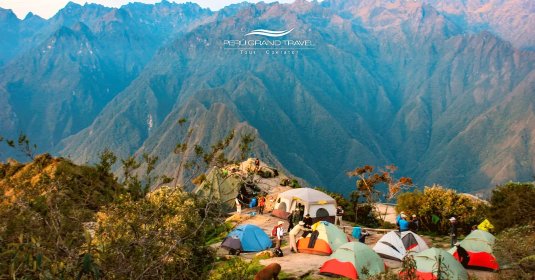 acampamento na Trilha Inca, barracas no acampamento, Trilha Inca, acampamento na natureza, acampamento a caminho de Machu Picchu, Trilha Inca de 2 dias versus 4 dias