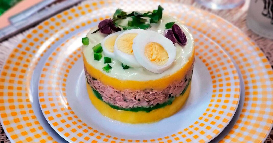 comida de rua peruana - causa recheada
