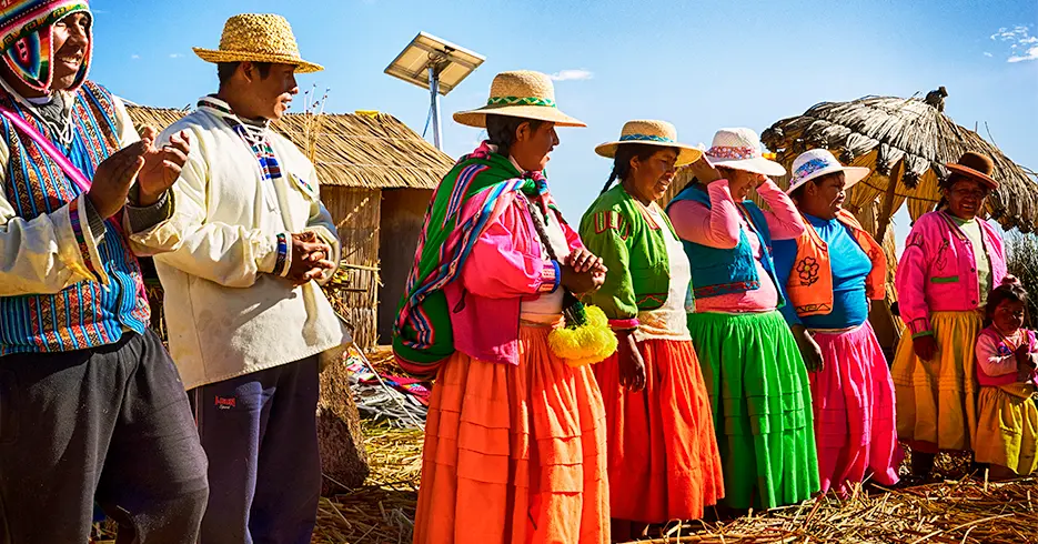 comunidade da ilhas flutuantes dos Uros em Puno, Peru