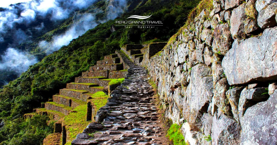 entrada para Machu Picchu, Intipunku, final da Trilha Inca, turista na Trilha Inca, viajante chegando à Trilha Inca,Trilha Inca de 2 dias versus 4 dias