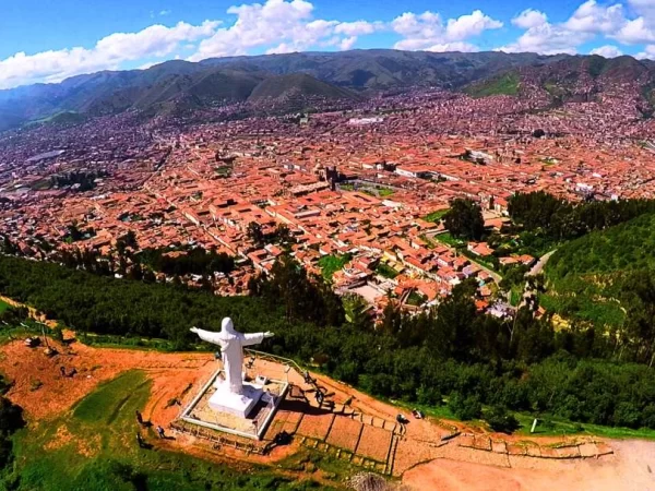 estatua-de-cristo-branco-em-cusco