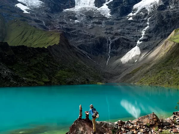 Lago Humantay com suas águas azul-turquesa