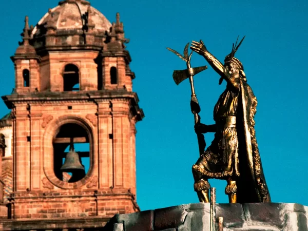 plaza de armas de cusco e o centro da fonte Inca Pachacutec