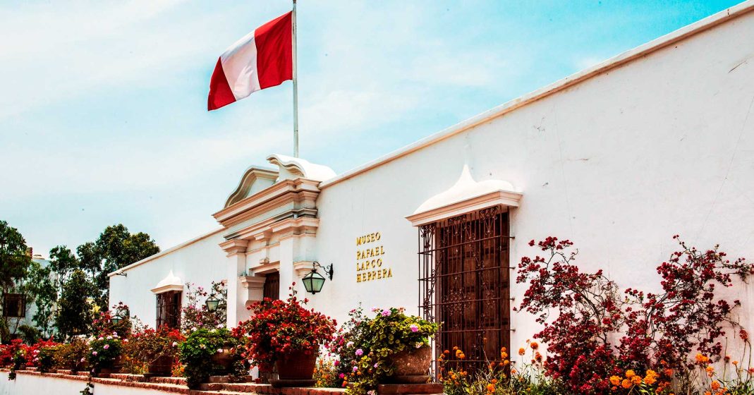 pontos turisticos de lima peru - Museu Larco e vista da bandeira peruana