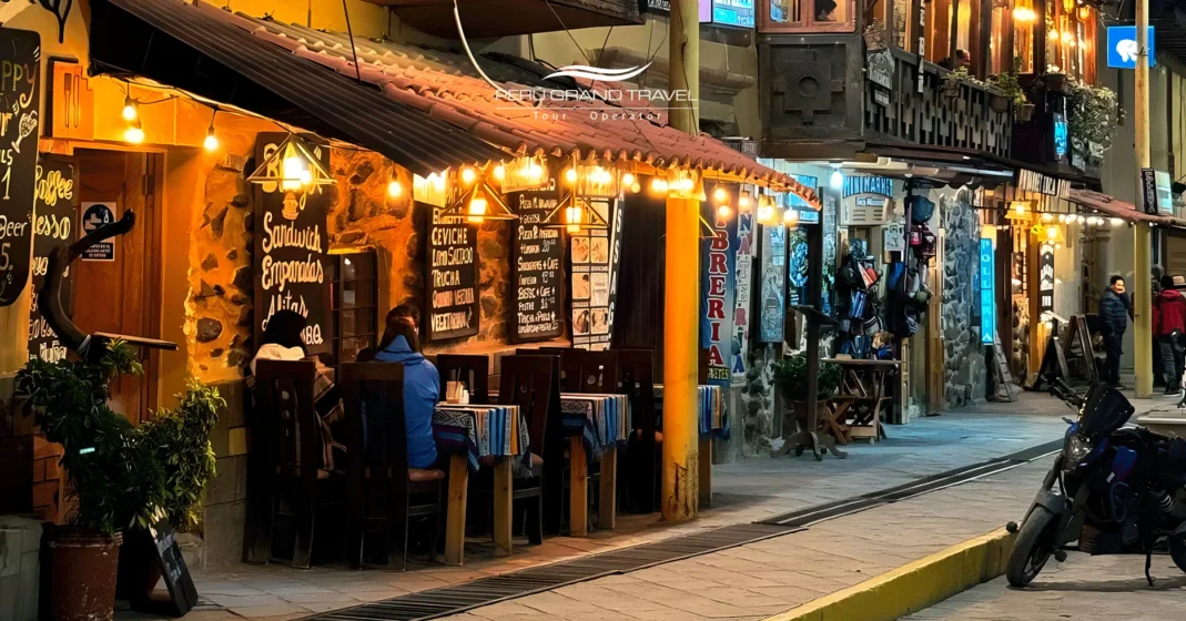 rua de pedra em Ollantaytambo de noite