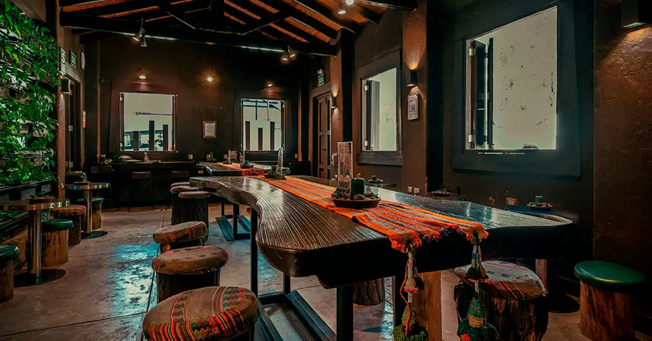 Sala de espera da Inca Rail para pegar o trem de luxo para Machu Picchu