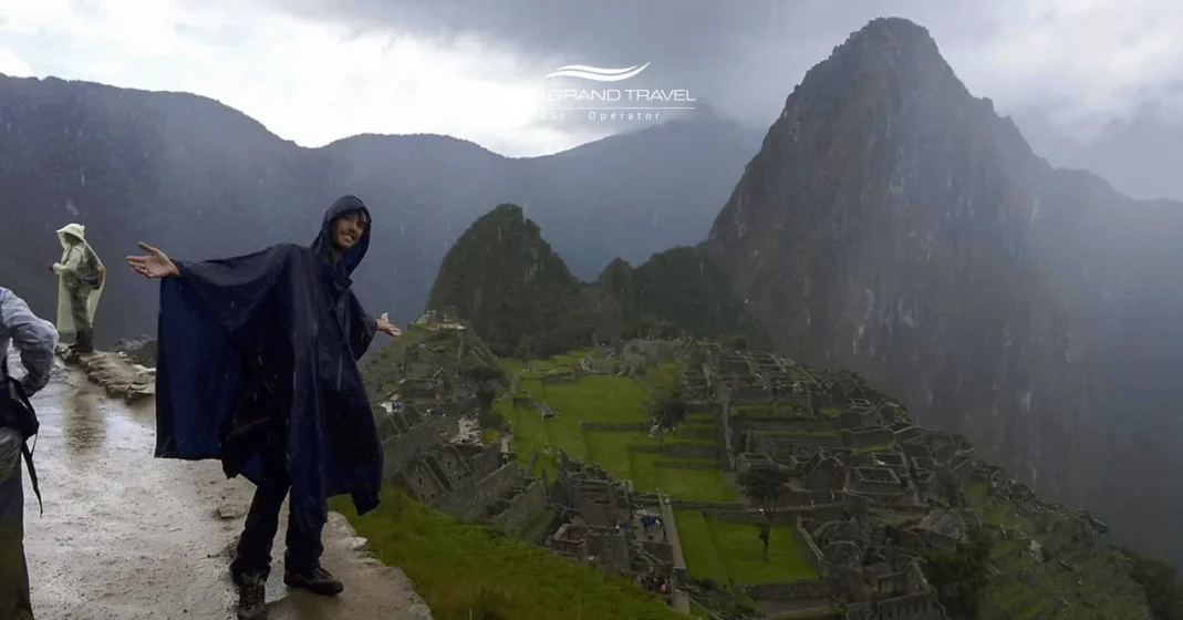 turista-na-chuva-em-machu-picchu