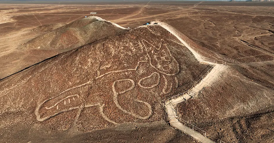 Linhas de Nazca em Ica - Formas geométricas vistas do céu