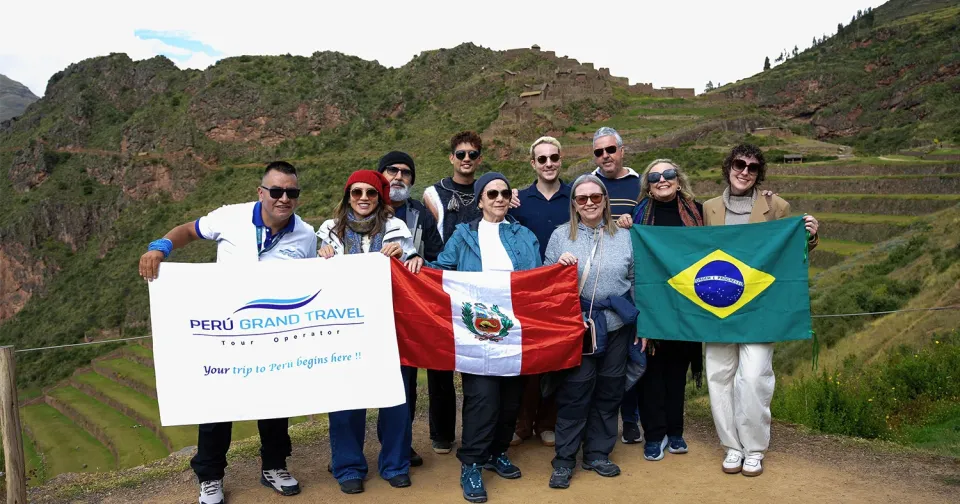 Peru Grand Travel Group in the Sacred Valley Peru Grand Travel Group in the Sacred Valley