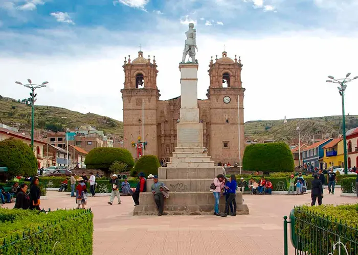 Praça principal de Puno